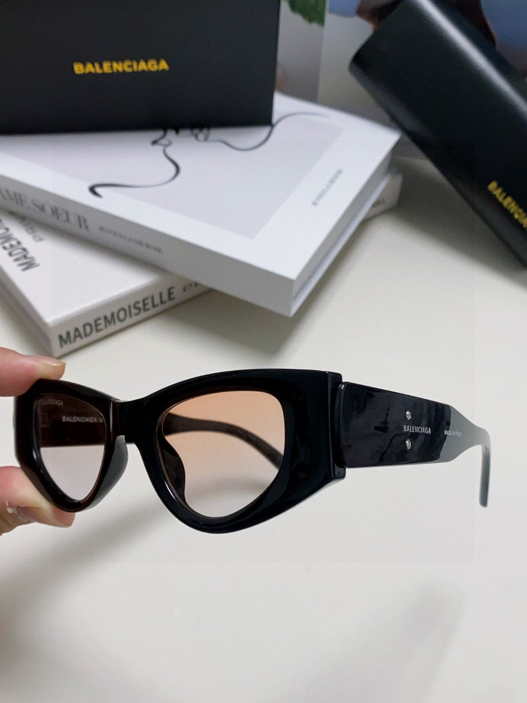 Balenciaga Polarized Cat-Eye Gray Lens Sunglasses for Men & Women - 358647 - detail image 5
