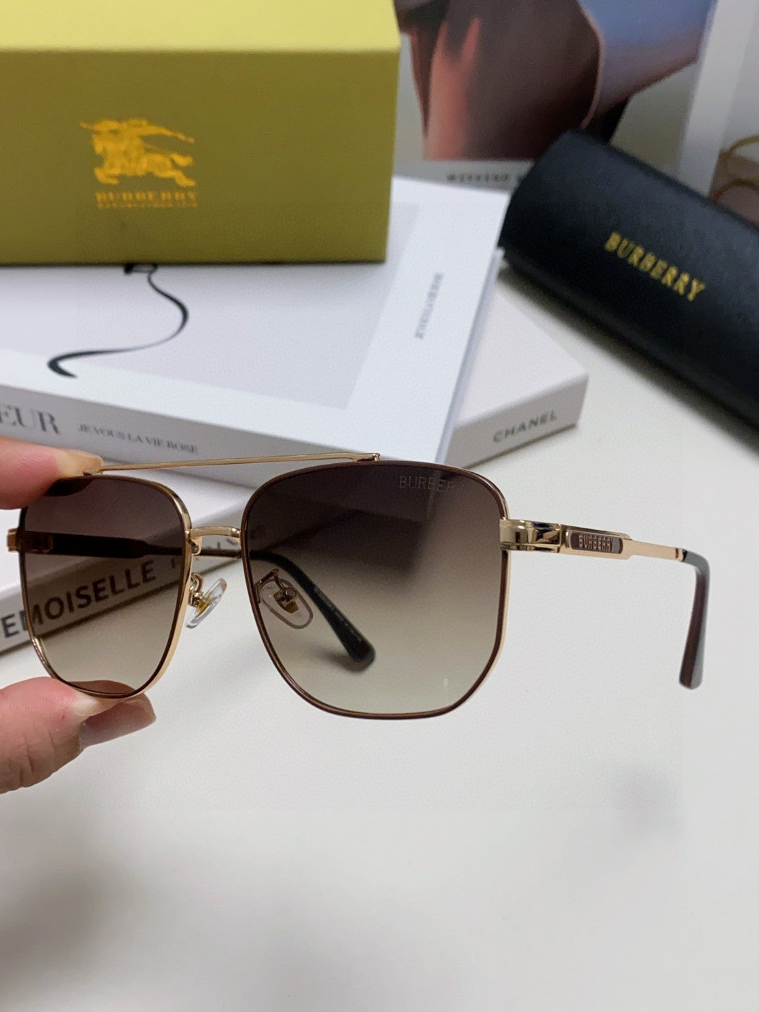 Burberry Polarized Fashion Silver Lens Sunglasses for Men - 358593 - detail image 4
