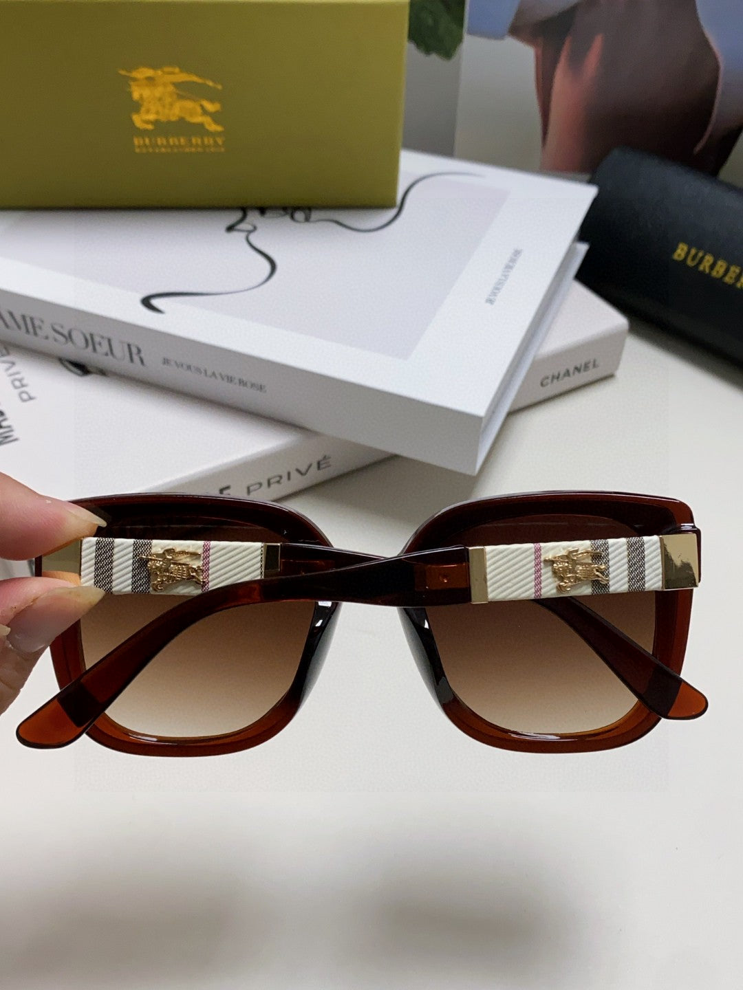 Burberry Oversized Black Lens Sunglasses for Men & Women - 358594 - detail image 4