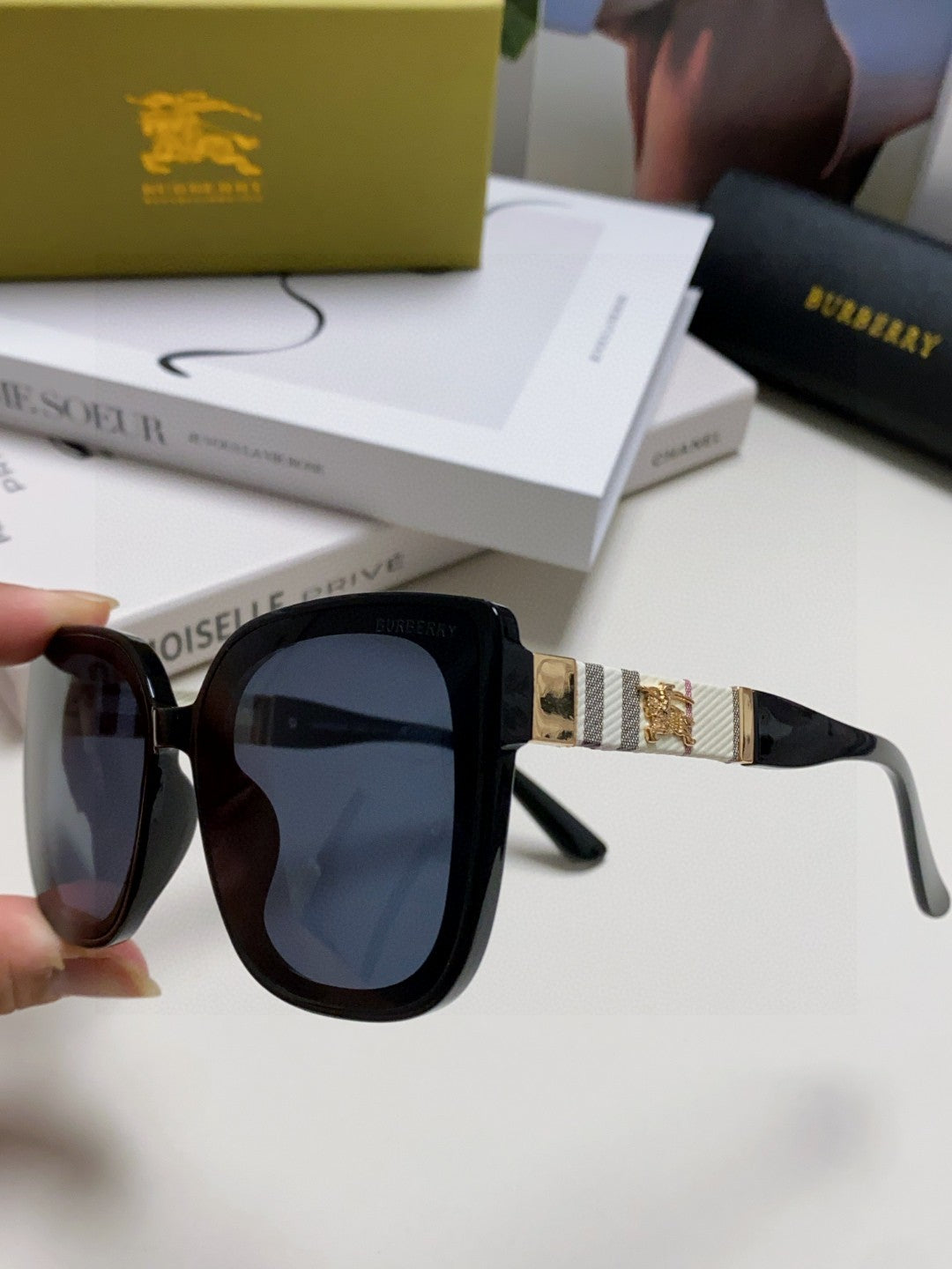 Burberry Oversized Black Lens Sunglasses for Men & Women - 358596 - detail image 5