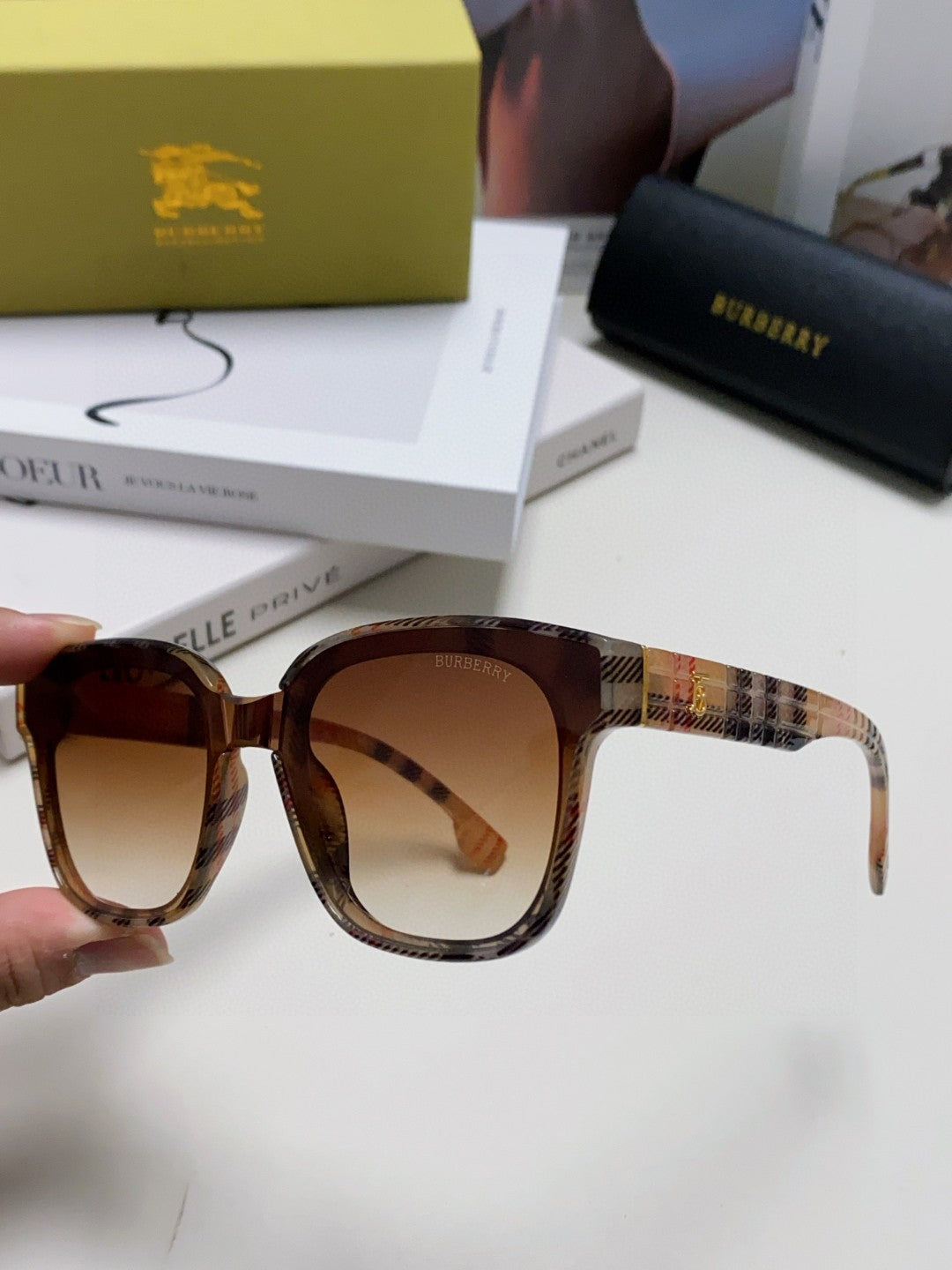 Burberry BE5446 Fashion Brown Lens Sunglasses for Men & Women - detail image 5