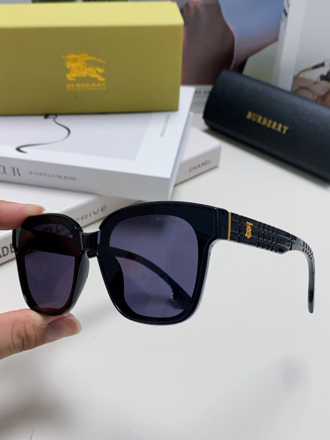 Burberry BE5446 Fashion Blue Lens Sunglasses for Men & Women - detail image 4