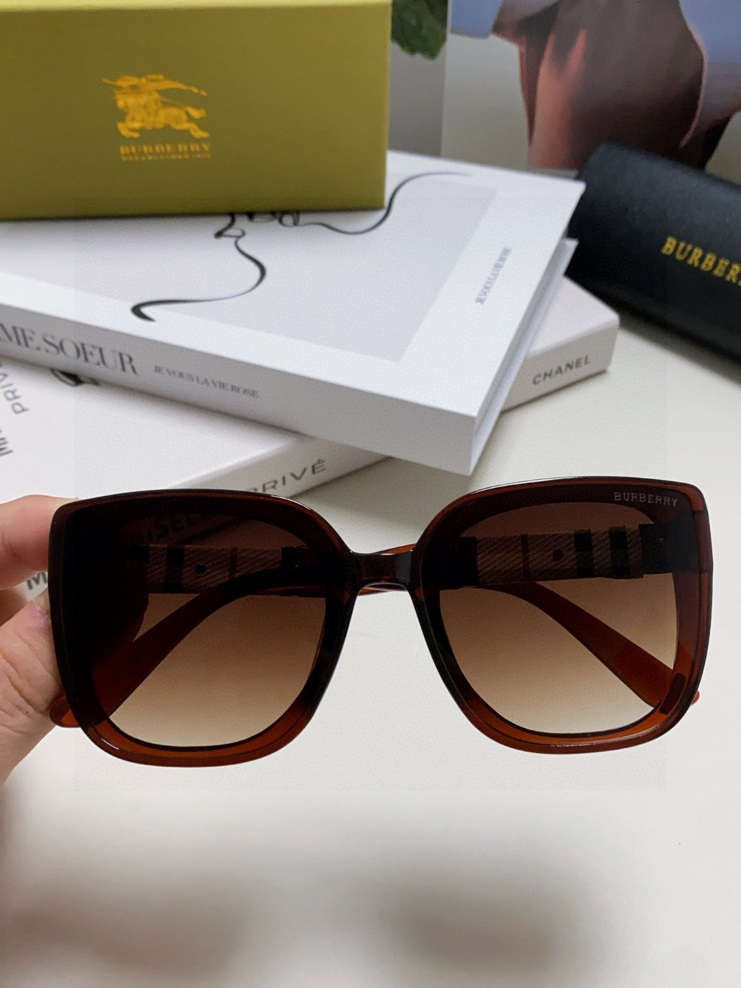 Burberry Oversized Black Lens Sunglasses for Men & Women - 416059 - detail image 3