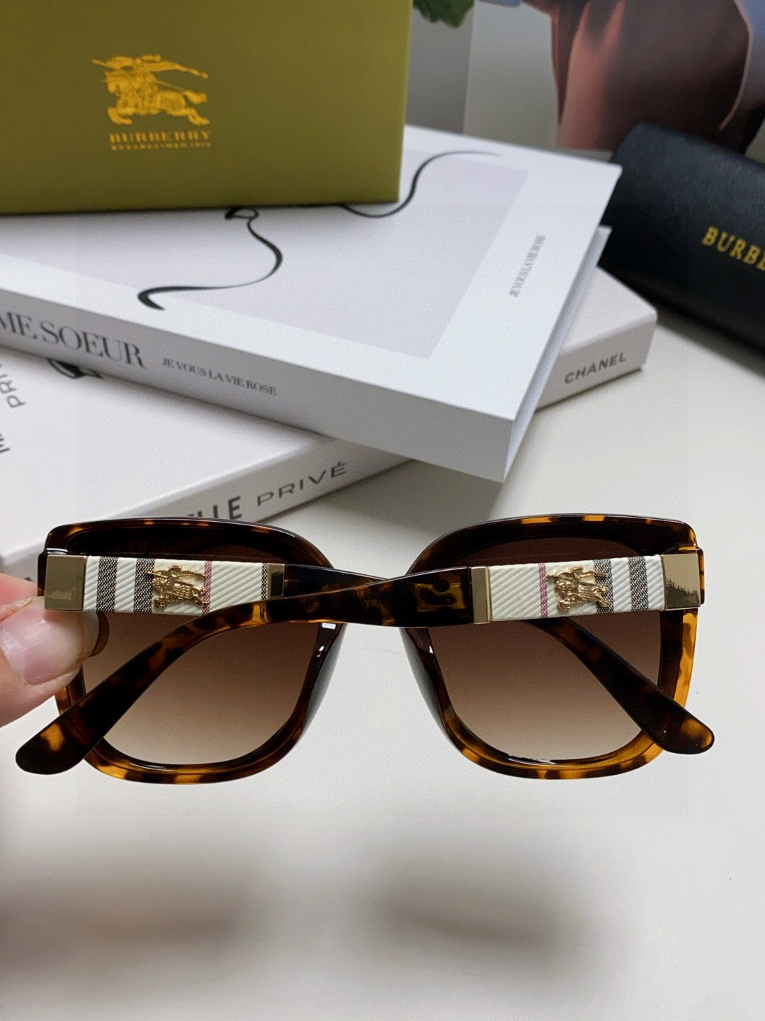 Burberry Oversized Black Lens Sunglasses for Men & Women - 449597 - detail image 4