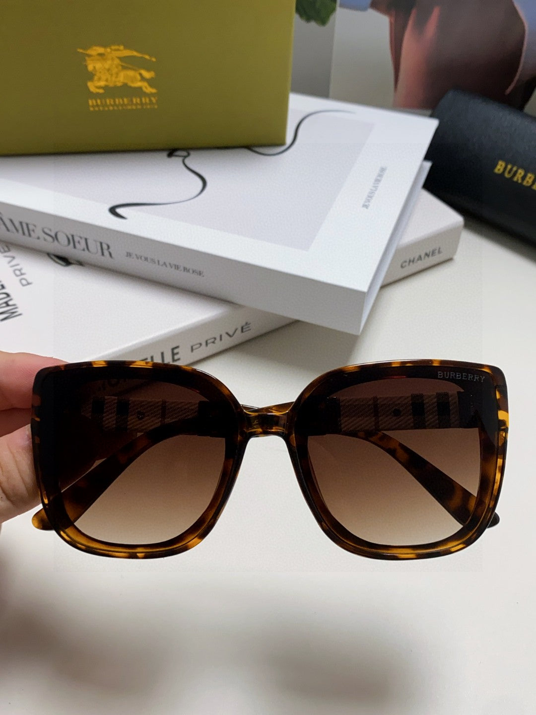 Burberry Oversized Black Lens Sunglasses for Men & Women - 449597 - detail image 3