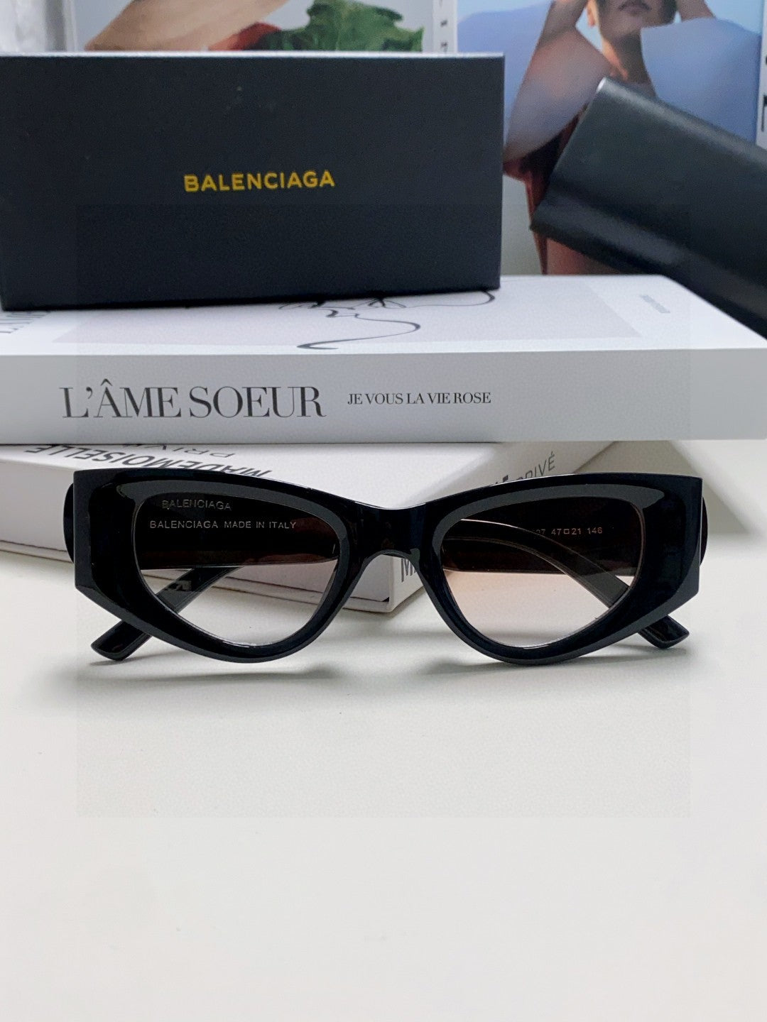 Balenciaga Polarized Cat-Eye Gray Lens Sunglasses for Men & Women - 416099 - detail image 6