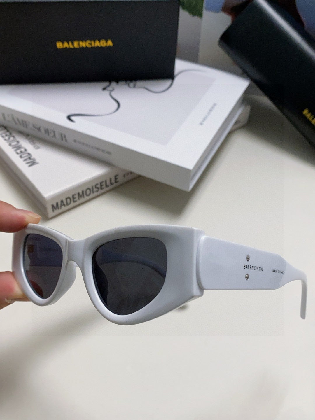 Balenciaga Polarized Cat-Eye Silver Lens Sunglasses for Men & Women - 416100 - detail image 5