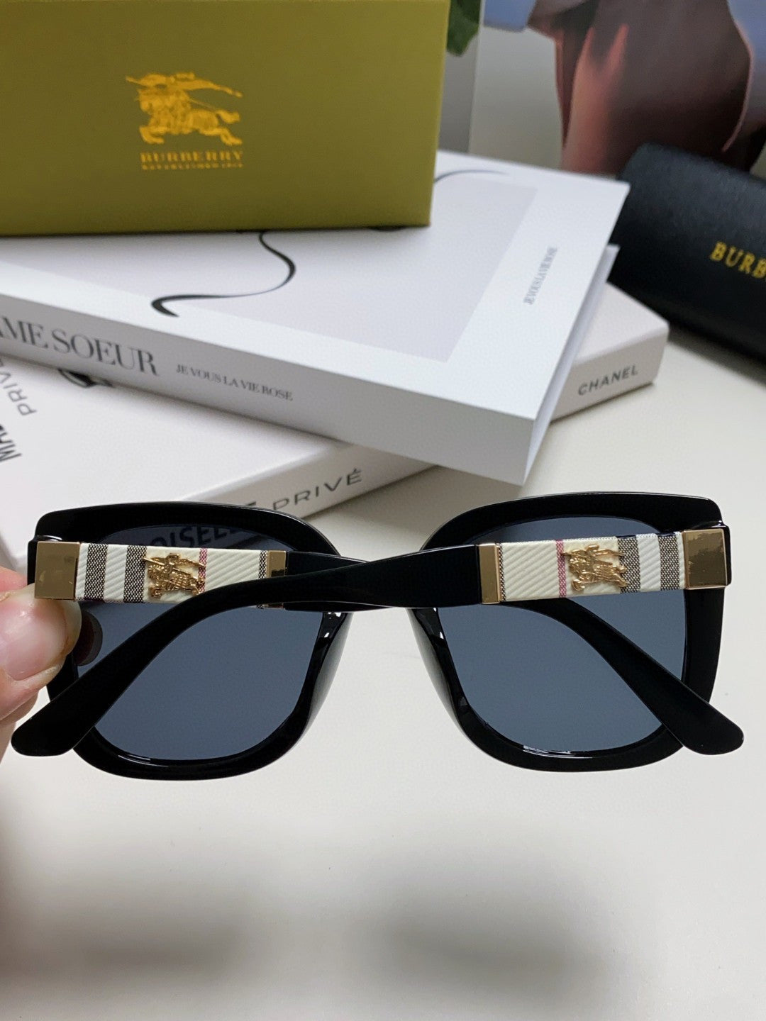 Burberry Oversized Black Lens Sunglasses for Men & Women - 449599 - detail image 4