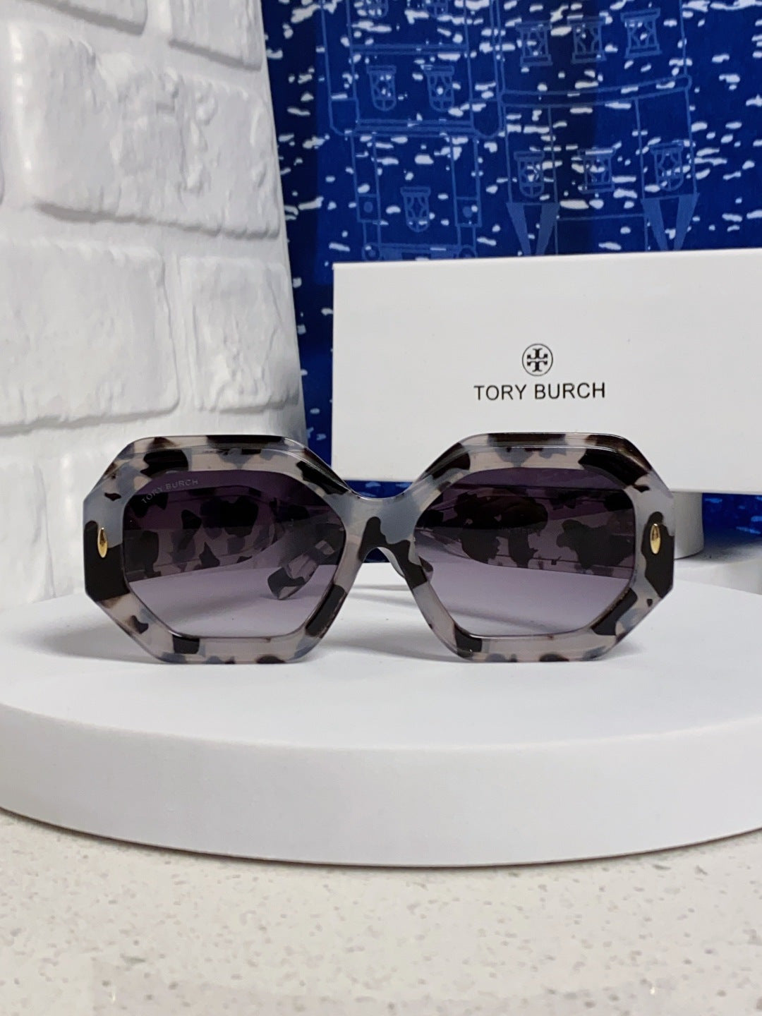 Burberry Fashion Gray Lens Sunglasses for Men & Women - 399126 - detail image 2