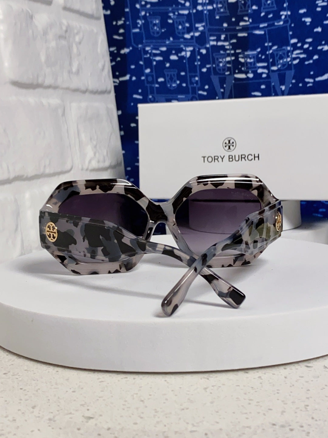 Burberry Fashion Gray Lens Sunglasses for Men & Women - 399126 - detail image 3