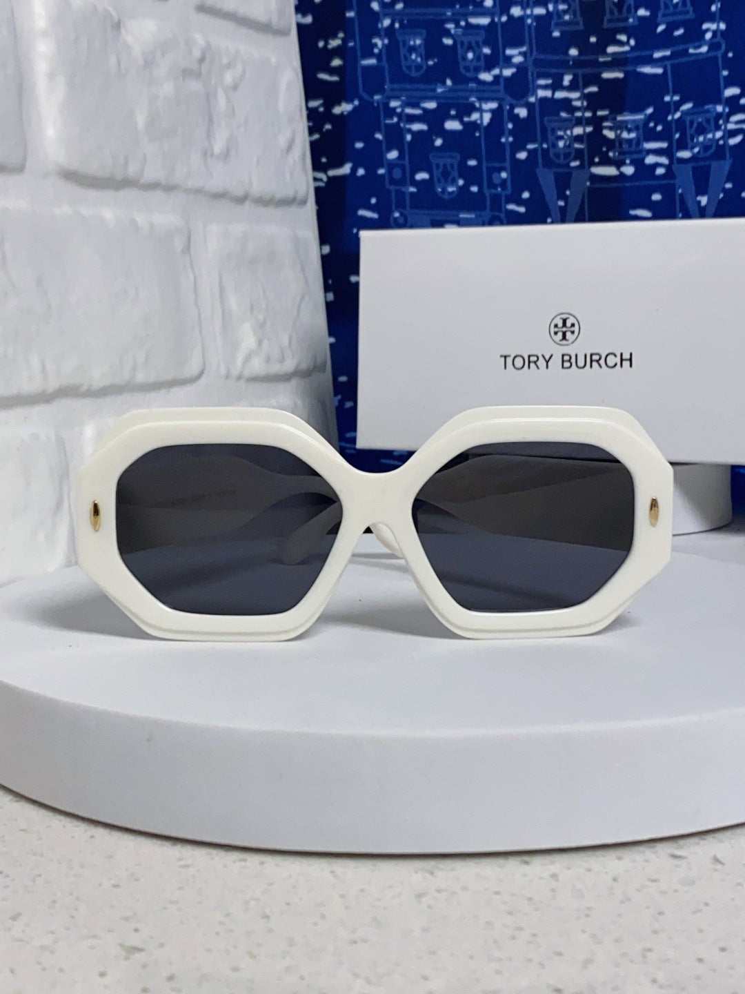 Burberry Fashion Silver Lens Sunglasses for Men & Women - 432464 - detail image 2