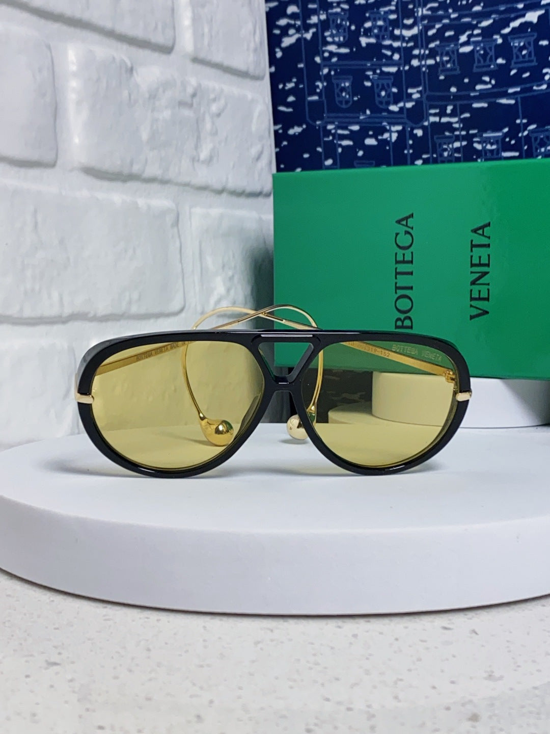 Bottega Veneta BV1273 Aviator Gold Lens Sunglasses for Men & Women - detail image 3