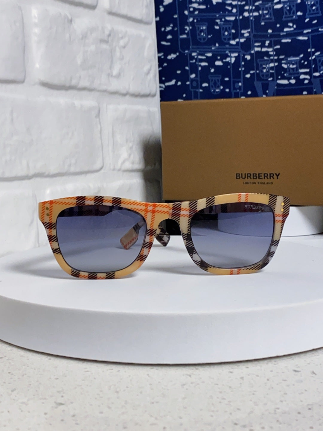 Burberry Folding Fashion Brown Lens Sunglasses for Men & Women - 432409 - detail image 2