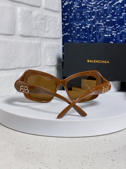 Balenciaga Oversized Brown Lens Sunglasses for Women - 432529 - detail image 3