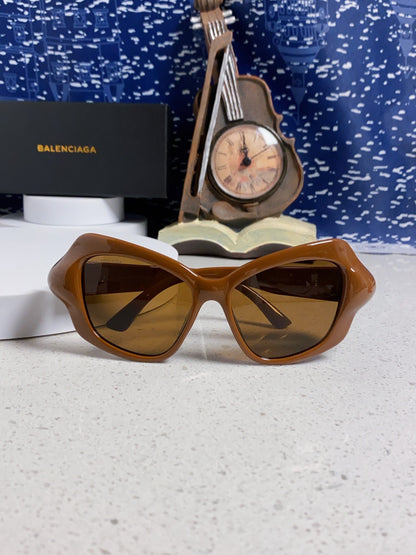 Balenciaga Oversized Brown Lens Sunglasses for Women - 487516 - detail image 9