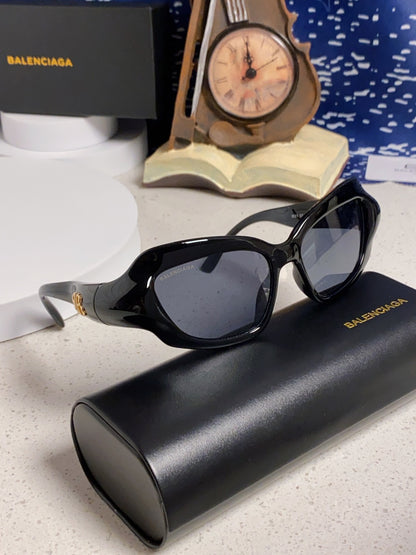 Balenciaga Oversized Brown Lens Sunglasses for Women - 358633 - detail image 11