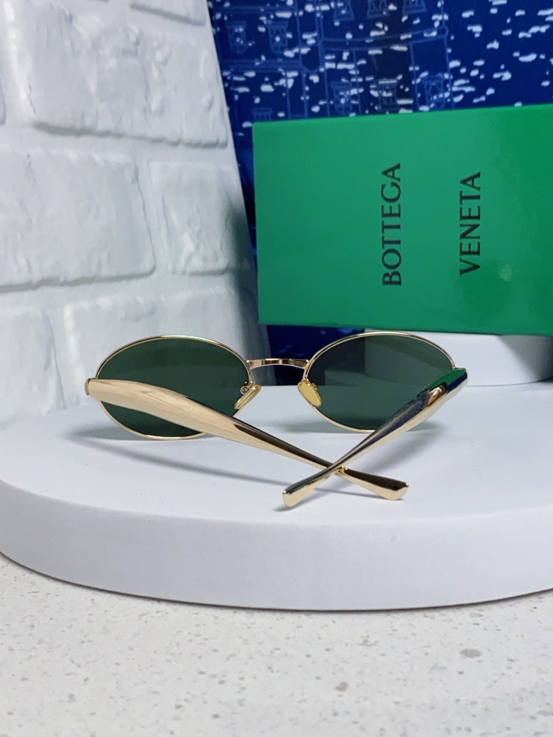 Bottega Veneta BV1386 Oval Green Lens Sunglasses for Men & Women - 416443 - detail image 3