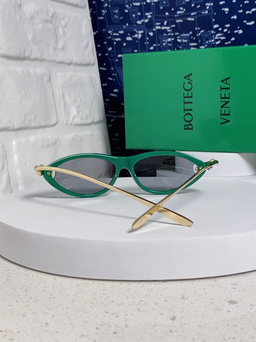 Bottega Veneta BV1390 Cat-Eye Green Lens Sunglasses for Women - 358864 - detail image 3