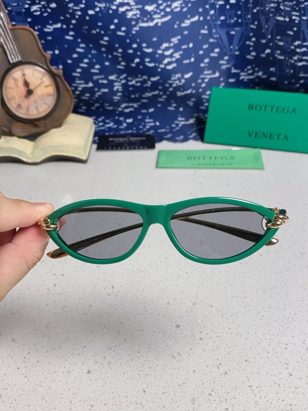 Bottega Veneta BV1390 Cat-Eye Green Lens Sunglasses for Women - detail image 4