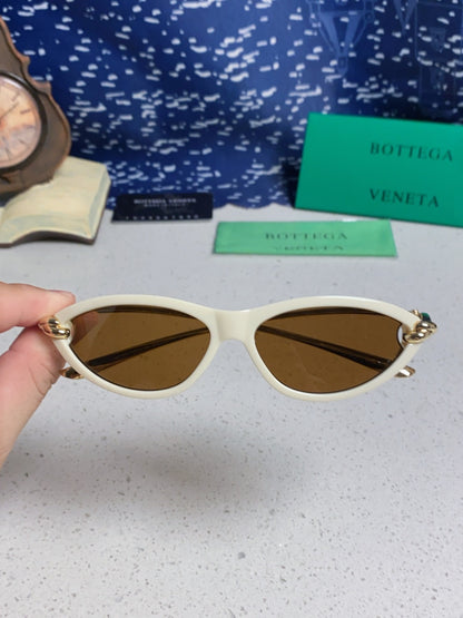Bottega Veneta BV1390 Cat-Eye Brown Lens Sunglasses for Women - 358865 - detail image 4