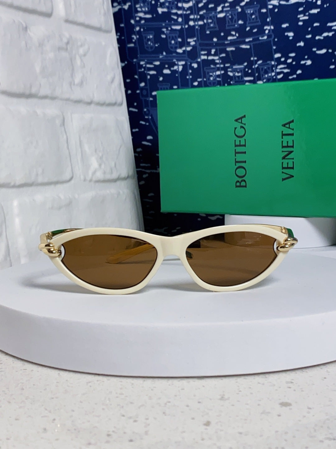 Bottega Veneta BV1390 Cat-Eye Brown Lens Sunglasses for Women - 358865 - detail image 2