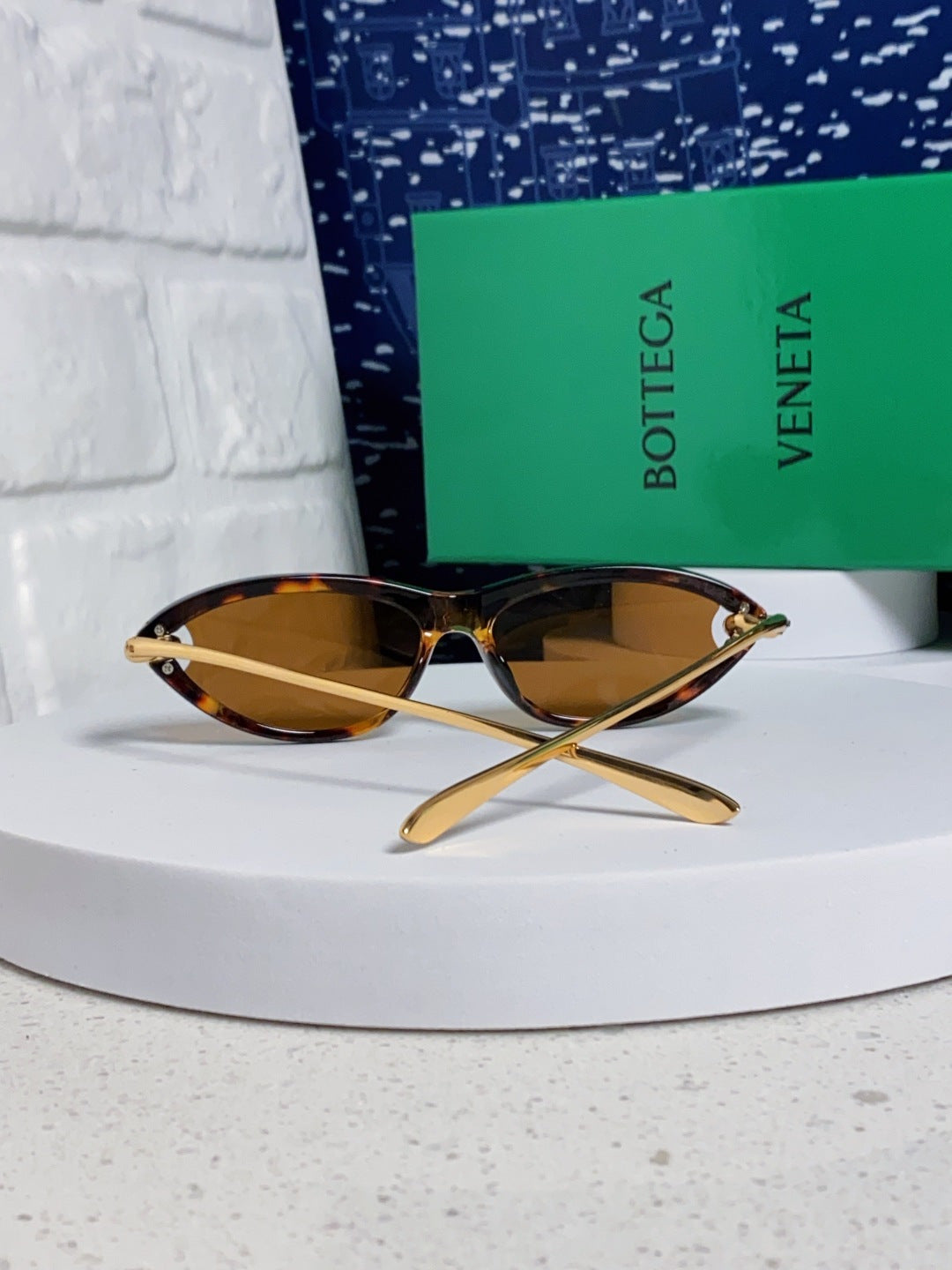 Bottega Veneta BV1390 Cat-Eye Brown Lens Sunglasses for Women - detail image 3