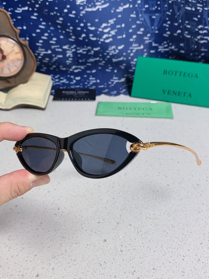 Bottega Veneta BV1390 Cat-Eye Blue Lens Sunglasses for Women - detail image 6