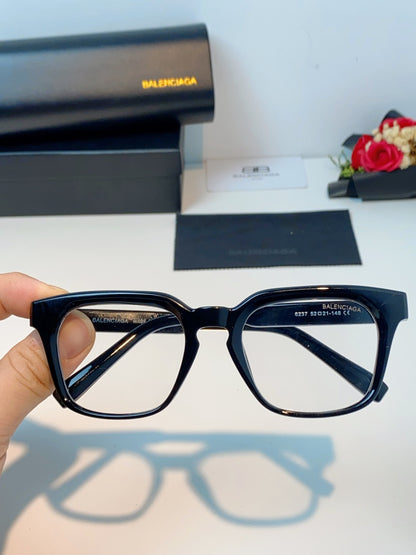 Balenciaga Blue-Light Fashion Black Lens Sunglasses for Men & Women - detail image 4