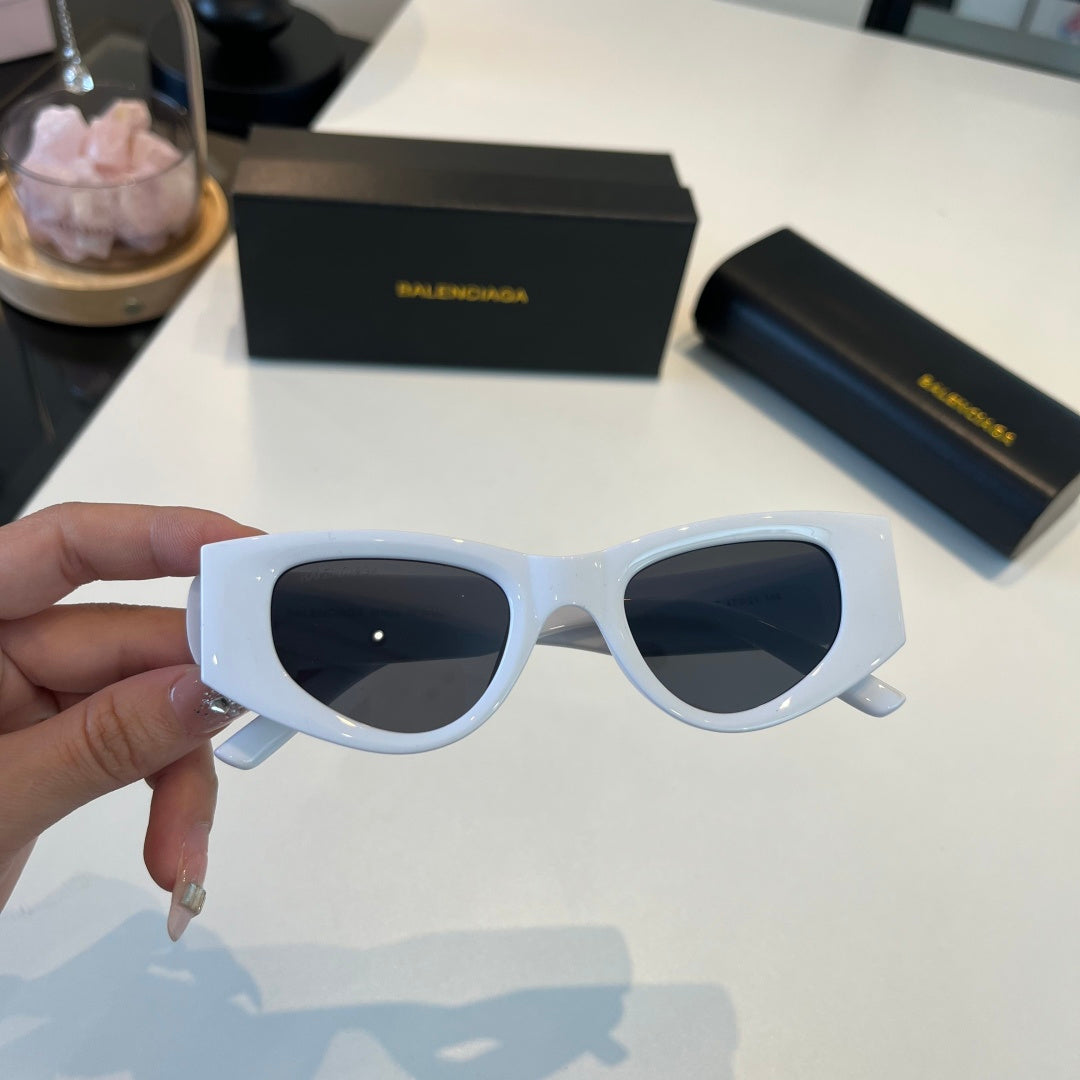 Balenciaga Rectangular Silver Lens Sunglasses for Men & Women - 372350 - detail image 6