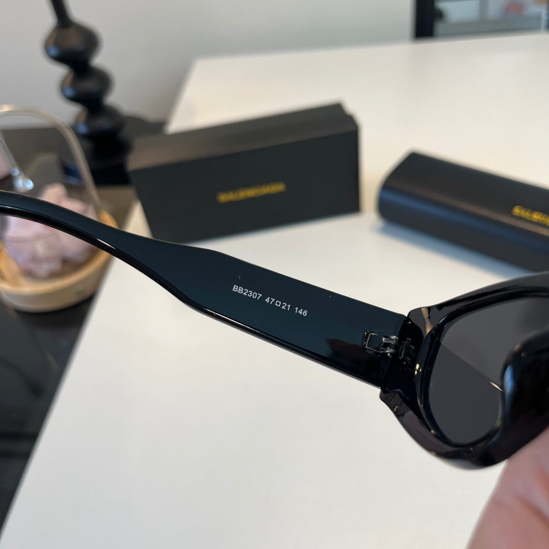 Balenciaga Rectangular Black Lens Sunglasses for Men & Women - 372351 - detail image 7