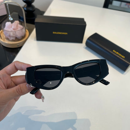 Balenciaga Rectangular Black Lens Sunglasses for Men & Women - 372351 - detail image 4