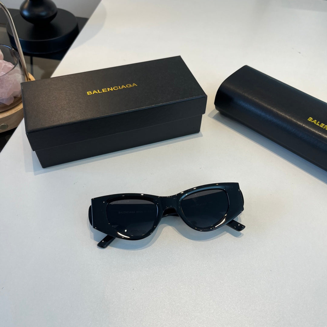 Balenciaga Rectangular Black Lens Sunglasses for Men & Women - 449654 - detail image 6