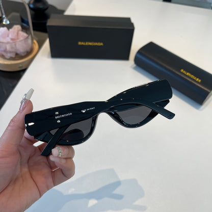 Balenciaga Rectangular Black Lens Sunglasses for Men & Women - 416136 - detail image 5