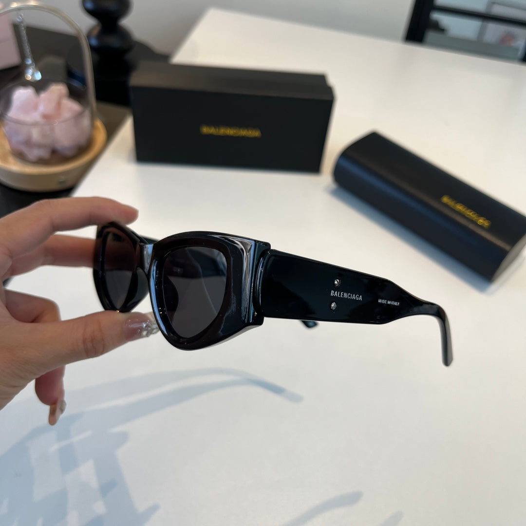 Balenciaga Rectangular Black Lens Sunglasses for Men & Women - 449654 - detail image 9