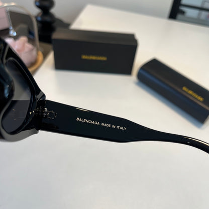 Balenciaga Rectangular Black Lens Sunglasses for Men & Women - 158569 - detail image 8
