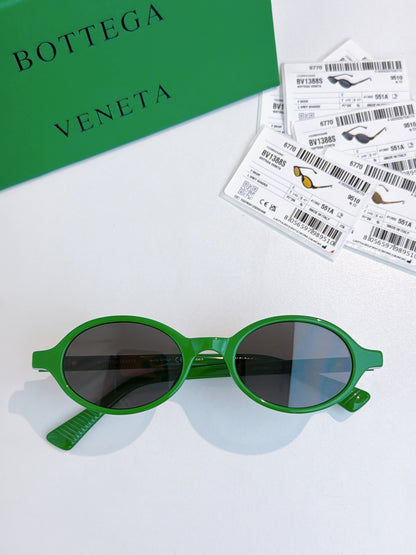 Bottega Veneta BV1388S Fashion Black Lens Sunglasses for Men & Women - detail image 6