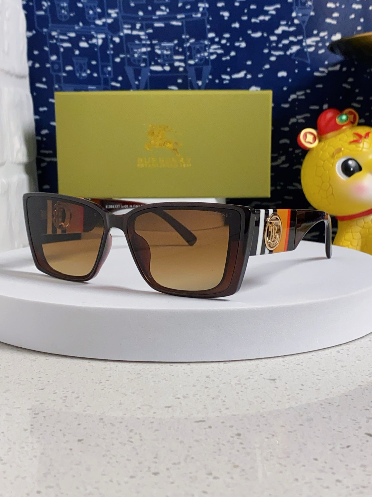 Burberry Fashion Brown Lens Sunglasses for Men & Women - 416037