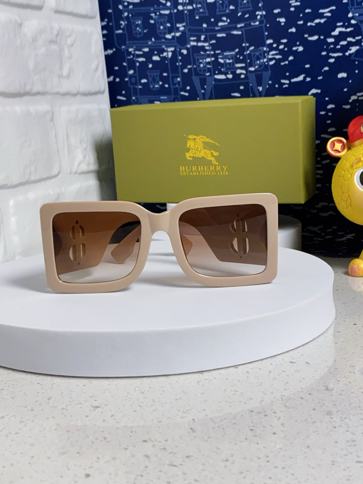 Burberry Oversized Brown Lens Sunglasses for Men & Women - 416029 - detail image 2