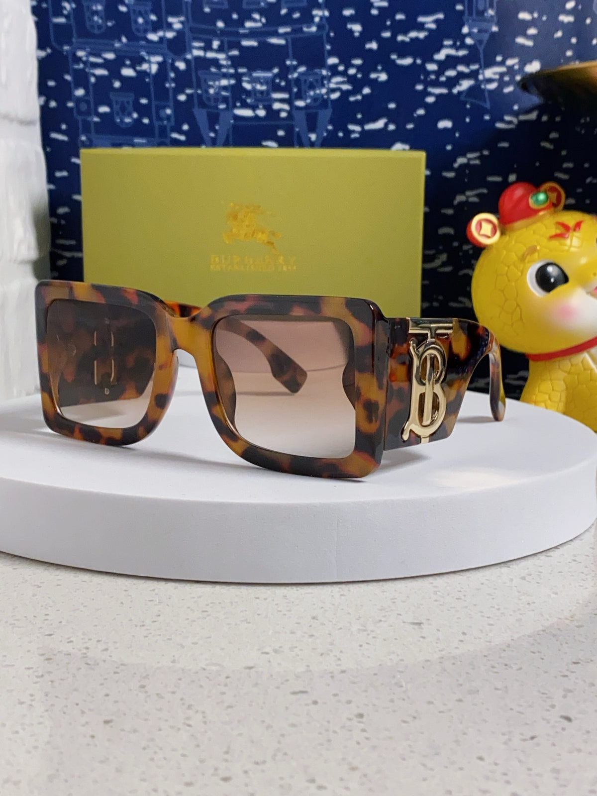 Burberry Oversized Brown Lens Sunglasses for Men & Women - 416032 - detail image 2