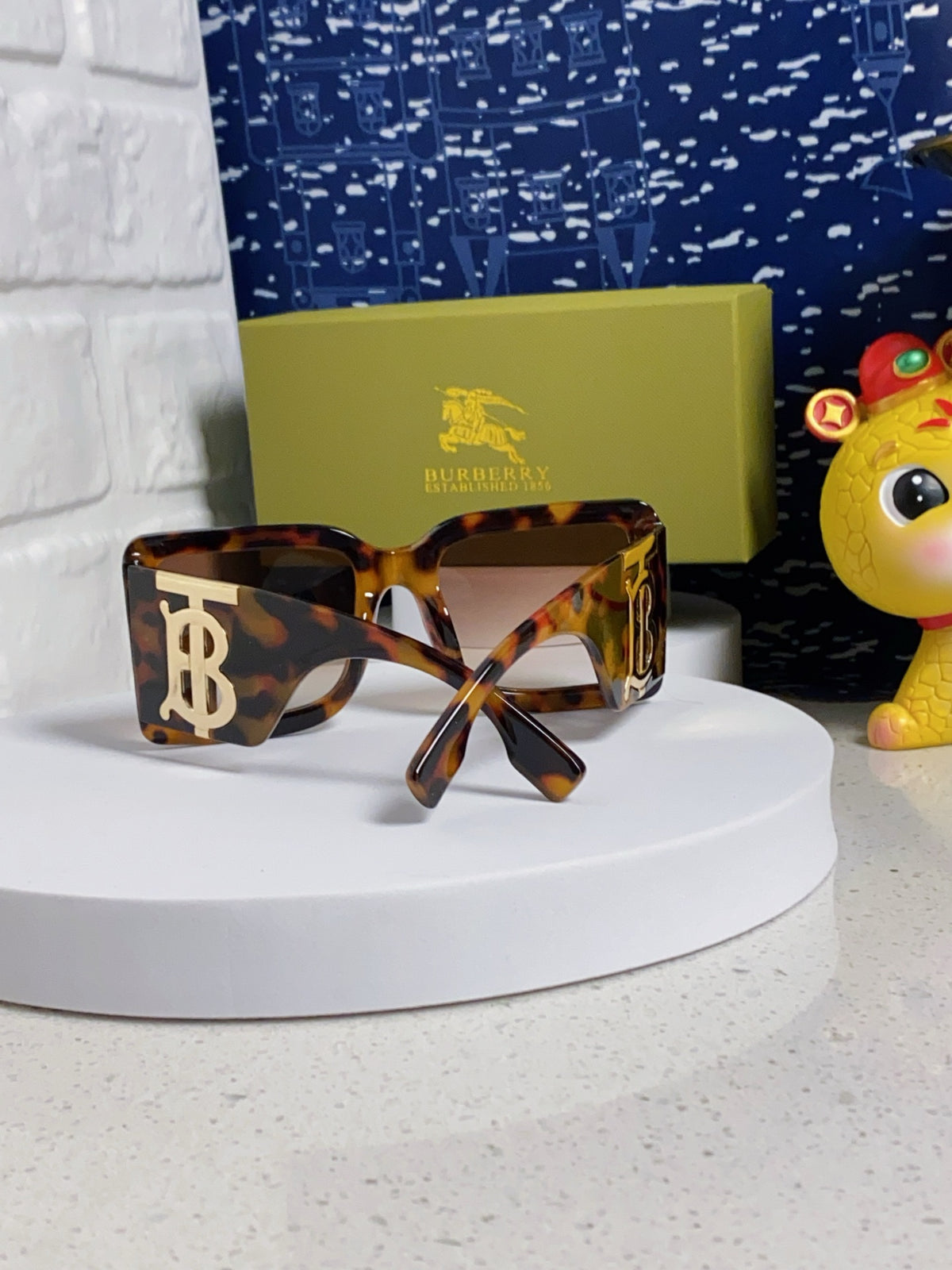 Burberry Oversized Brown Lens Sunglasses for Men & Women - 449582 - detail image 4