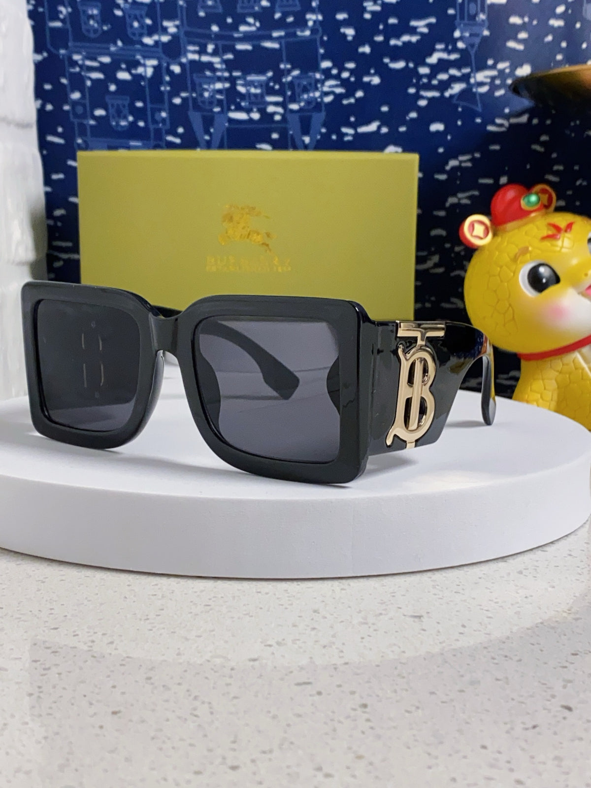 Burberry Oversized Gold Lens Sunglasses for Men & Women - 416033 - detail image 2
