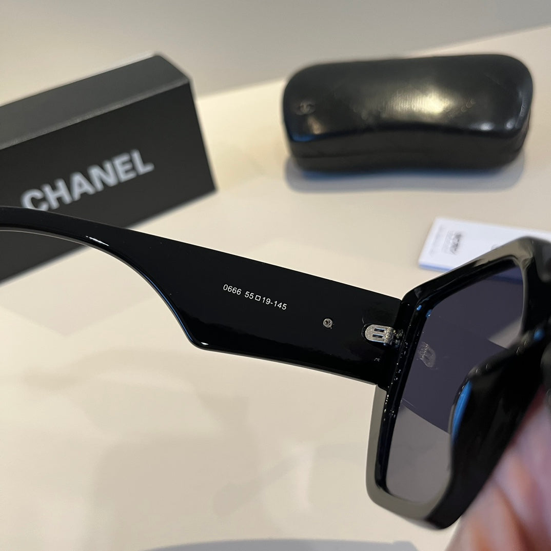 Chanel Fashion Black Lens Sunglasses for Men & Women - 493549 - detail image 6